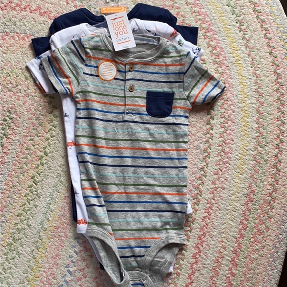 🧸Just one you by Carter’s baby boy bodysuit - Picture 2 of 7